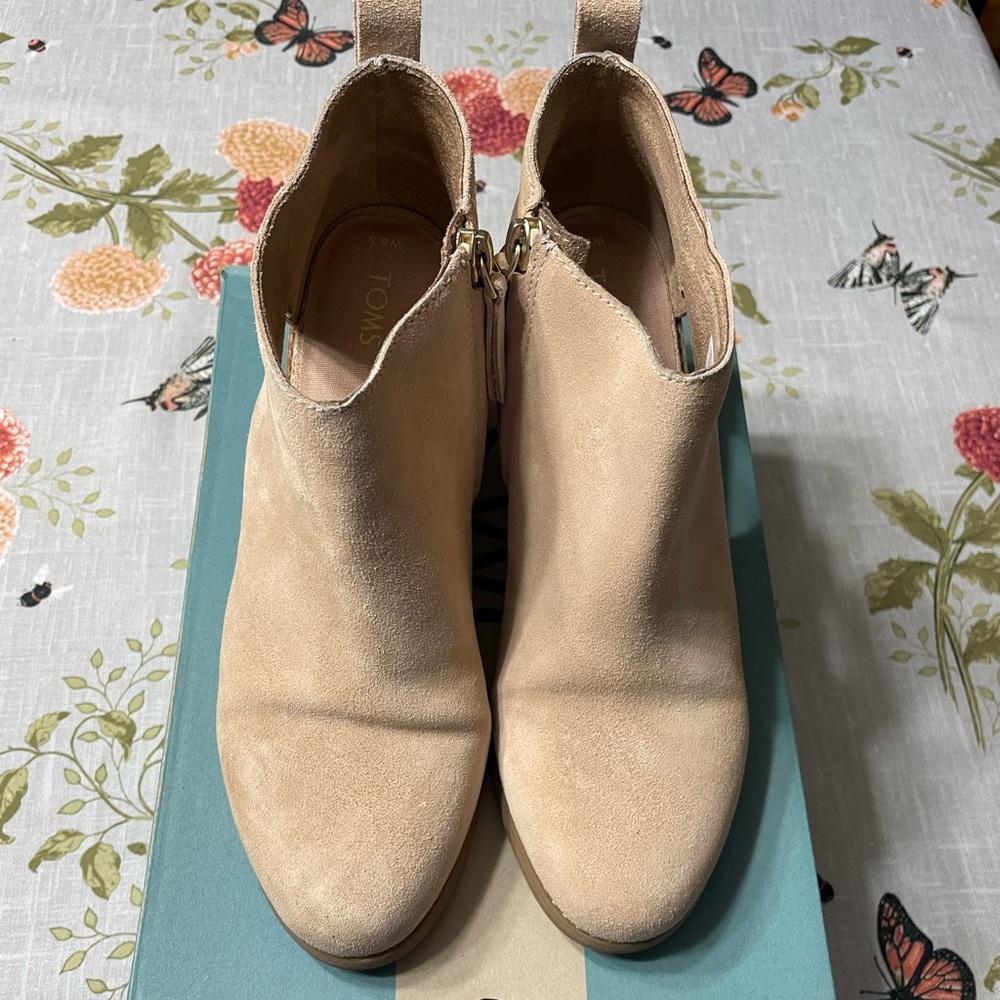 Tom’s Lea Sand Suede Block Heel Ankle Boots
